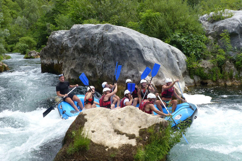 Split/Omiš: Rafting no rio Cetina com salto de penhasco e nataçãoRafting de 3 horas a partir de Omiš