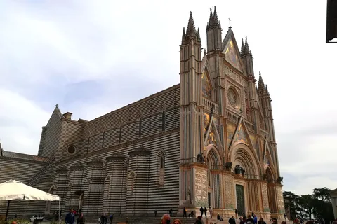 Orvieto private tour: The Pearl of Medieval Architecture