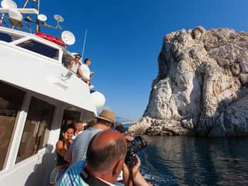 Baška: Tour en barco por la isla de Rab y el fiordo de Zavratnica con almuerzo