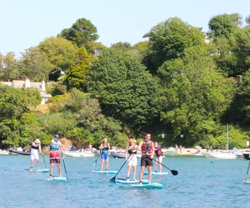 Salcombe: Aula de Paddleboarding em grupo