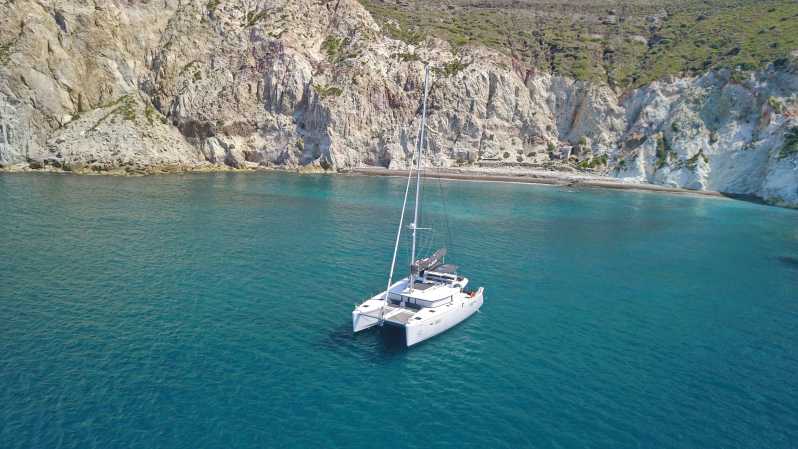 Santorini: Caldera Catamaran Cruise with Meal and Drinks