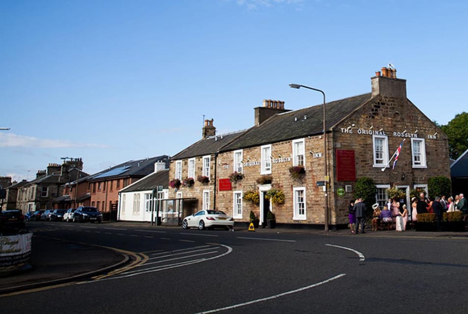 Walking tour in Roslin village - Housity