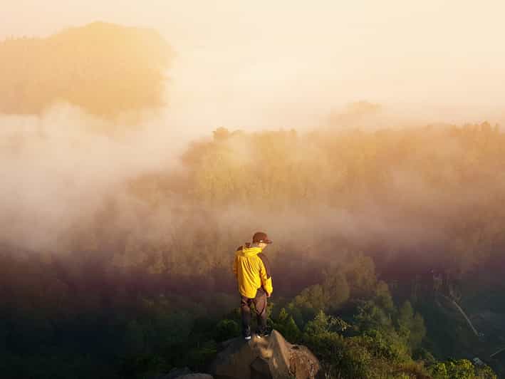 Bandung: Tebing Keraton Sunrise Trekking