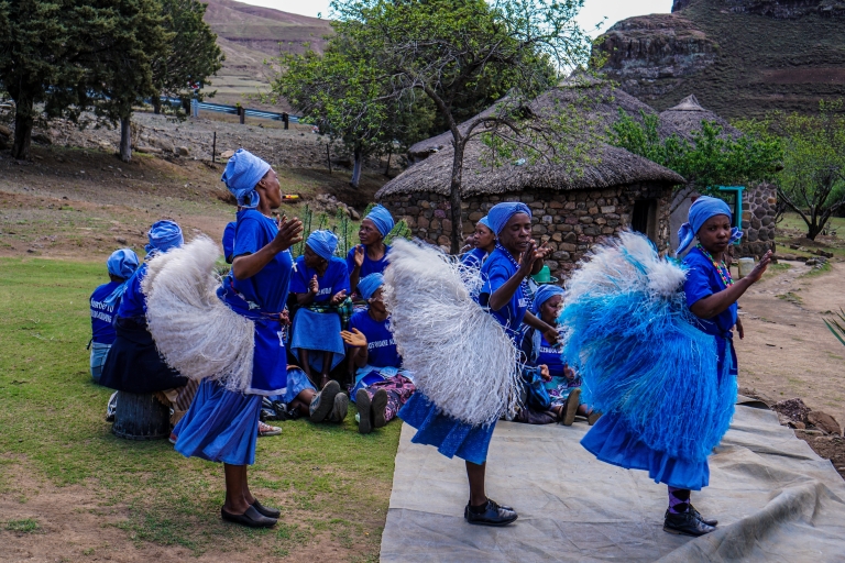 Desde Underberg: Excursión de un día a Lesotho con almuerzo de picnicExcursión con inmersión en el pueblo