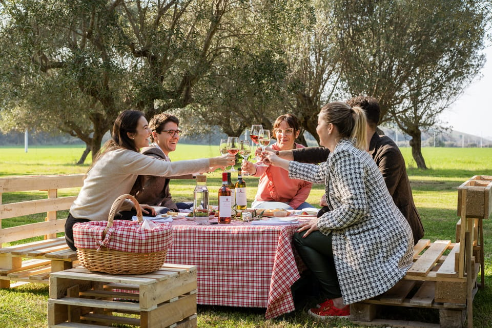 Country Picnic Basket August Grove