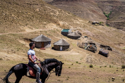 Desde Underberg: Excursión de un día a Lesotho con almuerzo de picnicExcursión con inmersión en el pueblo
