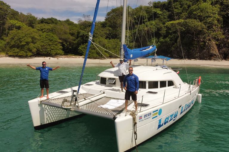بلايا فلامنغو: جولة كاتاماران والغطس مع وجبةجولة مشتركة عند غروب الشمس والغطس