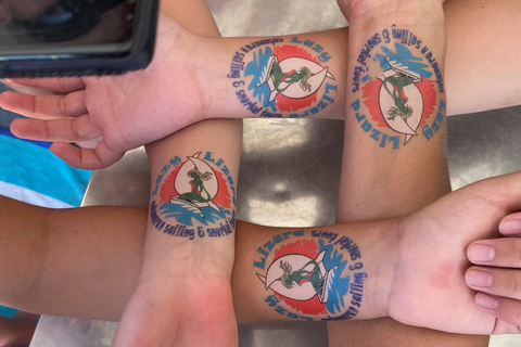 بلايا فلامنغو: جولة كاتاماران والغطس مع وجبةجولة مشتركة عند غروب الشمس والغطس