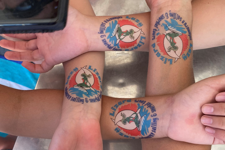 بلايا فلامنغو: جولة كاتاماران والغطس مع وجبةجولة مشتركة عند غروب الشمس والغطس