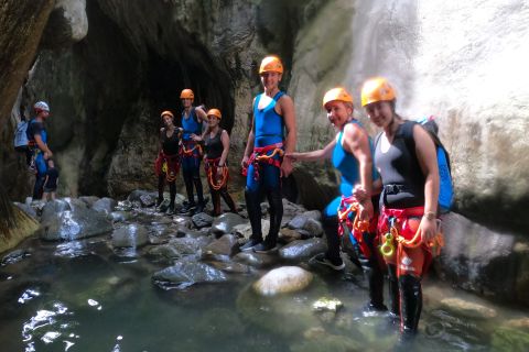 Benahavís: avventura di canyoning guidata sul fiume Guadalmina