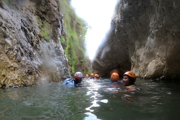 Benahavís: aventure de canyoning guidée sur la rivière Guadalmina