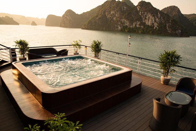 河内：2 日兰哈湾、下龙湾 5 星级邮轮之旅（含三餐、客舱）河内：2 日兰哈湾、下龙湾 5 星级邮轮、餐饮、客舱