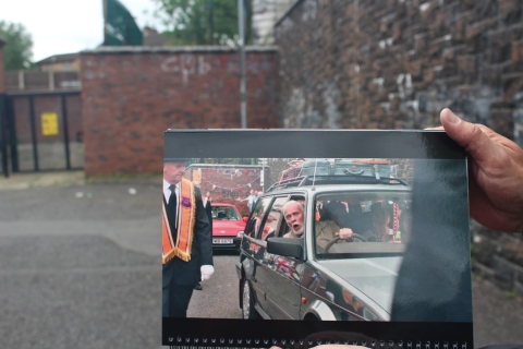 Belfast: Derry Girls Taxi Tour z prywatnym przewodnikiem