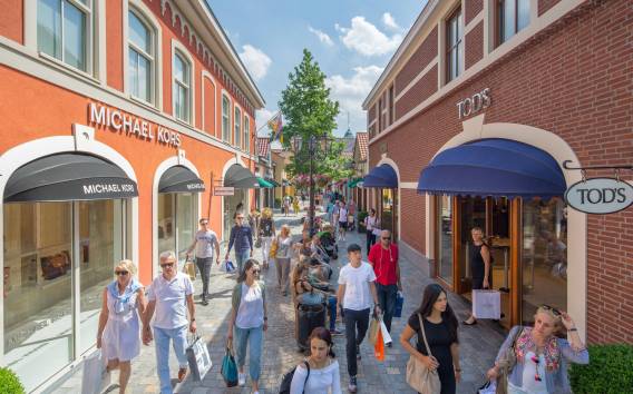 Amsterdam: Designer Outlet Roermond Luxus Shopping Trip