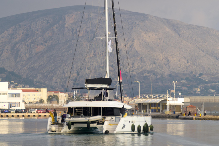 Mykonos: Prywatna wycieczka katamaranem o poranku lub o zachodzie słońca