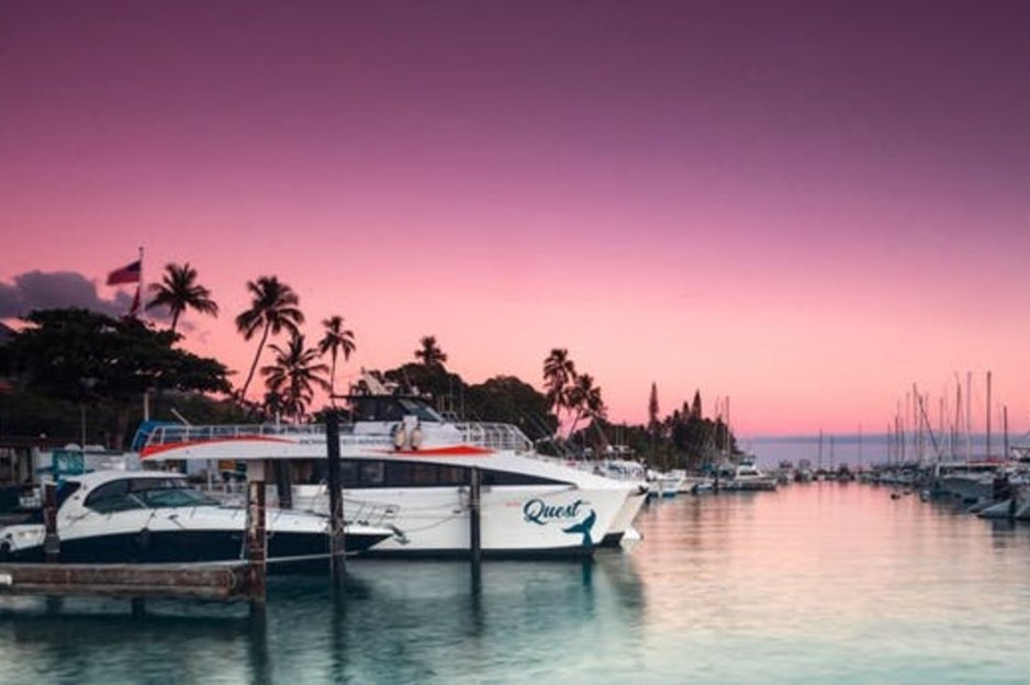 Süd-Maui: Kreuzfahrt bei Sonnenuntergang mit 4-Gänge-Menü und Getränken
