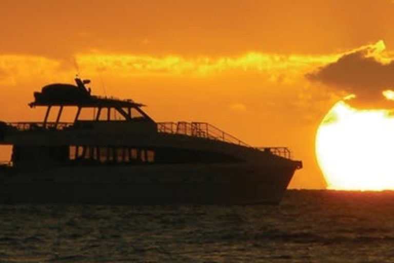 Maui: crucero panorámico al atardecer con cena de 4 platos y bebidas