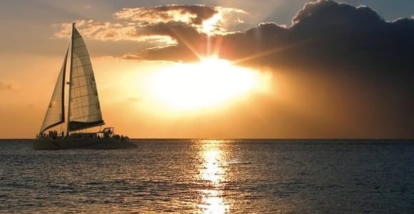 Maui: Ma&#39;alaea Catamaran Sunset Sail with Appetizers