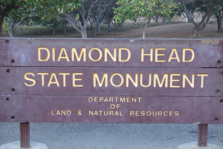 From Honolulu: Diamond Head Shuttle & Admission with Pickup