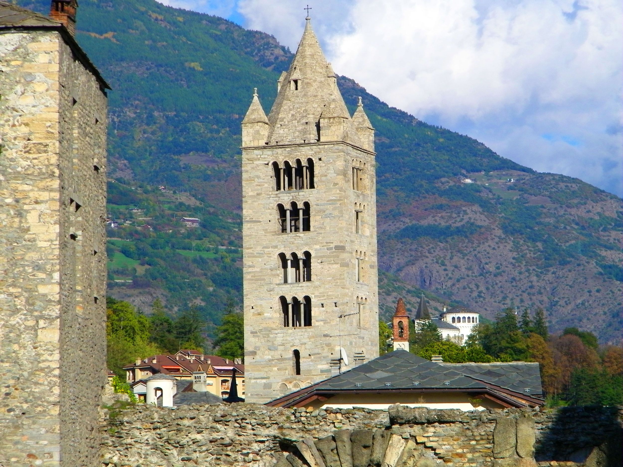 AOSTA private Tour: wunderbare römische Stadt, umgeben von den Alpen