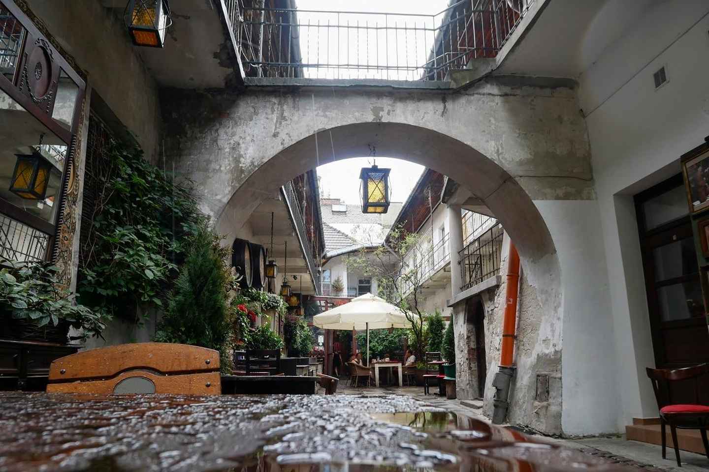 Krakow: Kazimierz, Schindler's Factory & Ghetto with Guide