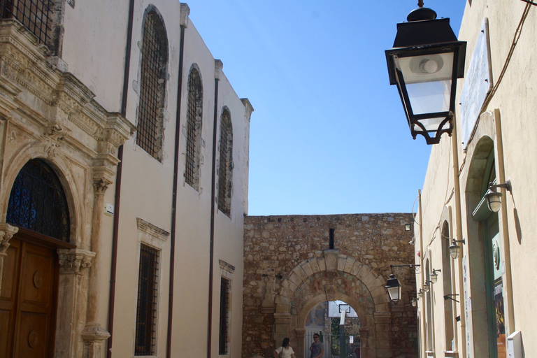 Rethymno: Private Old Town Highlights Tour with Street Food