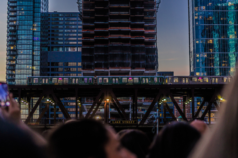 Chicago: Wind and Souls Adults Only Guided Ghost Tour