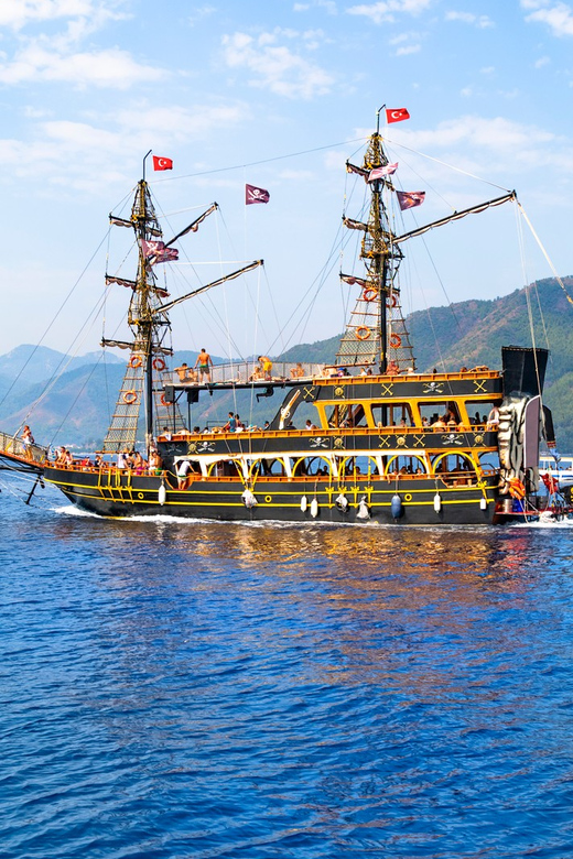 Sunnys Pirate Boat  Tripadvisor - Batu Layar Location de vacances