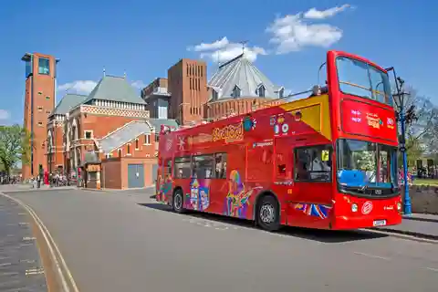 Stratford-upon-Avon:Stadsvandring med sightseeing med hop-on hop-off-buss