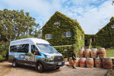 From Auckland: Waiheke Island Boutique Rustic Wine Tour