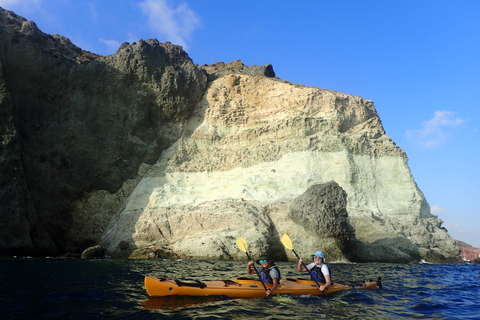 Santorini: South Sea Kayaking Tour with Sea Caves and Picnic Tour with Transfer
