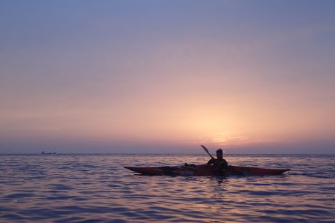 Coucher de soleil : Kayak de mer, petit groupe, grottes marines incl. pique-nique