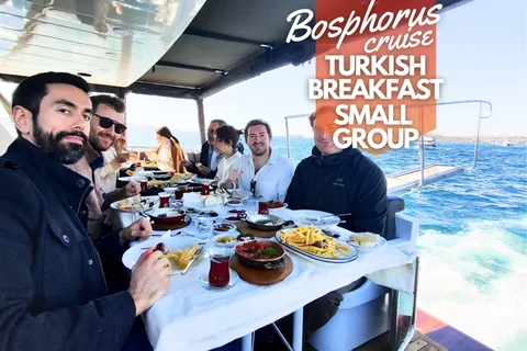 Istanbul: Ochtend Bosporus boottocht met Turks ontbijt