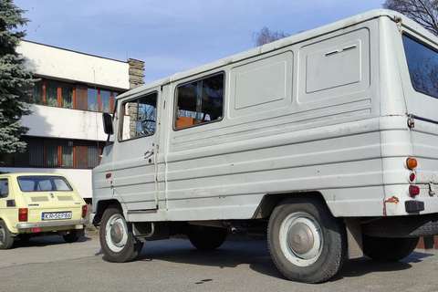 Cracovia: Tour guidato di Nowa Huta con auto d&#039;epocaTour privato della città di 2 ore e 30 minuti