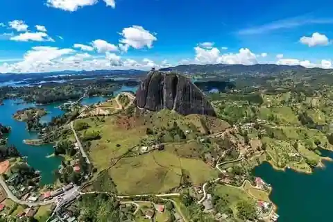 Guatape and El Peñol Rock Tour: Private or Shared