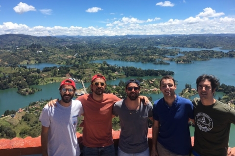 De Medellin: excursion en bateau sur le lac Guatape et randonnée dans le rocher d'El Peñol