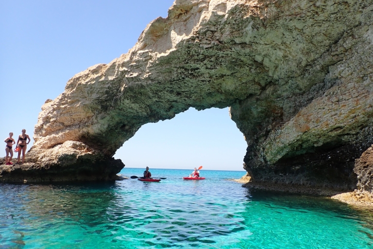 Agia Napa: kayak guidé dans les grottes marinesKayak guidé autour des grottes marines d'Agia Napa