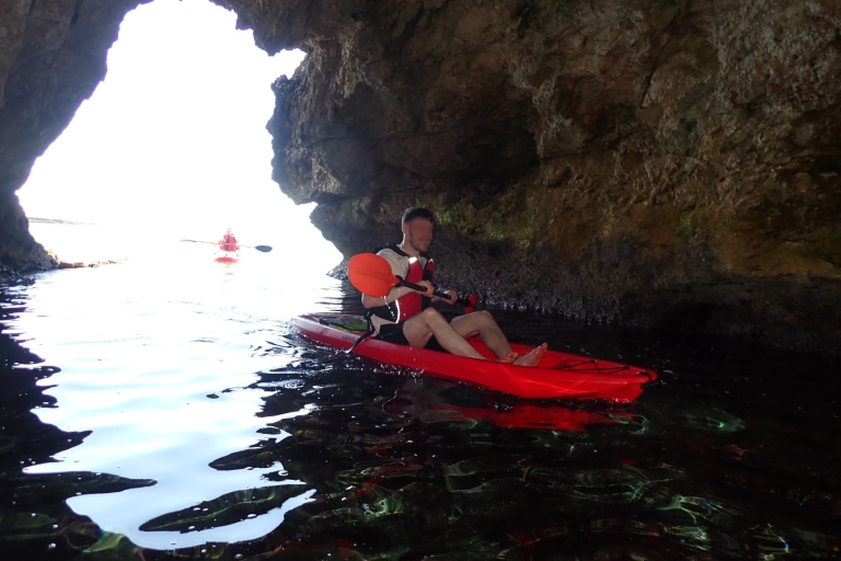 Agia Napa: kayak guiado en cuevas marinasKayak guiado por las cuevas marinas de Agia Napa desde Larnaca