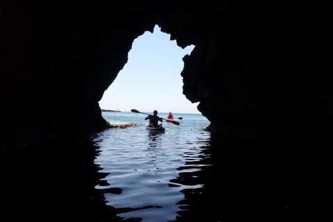Agia Napa: Kajakarstwo z przewodnikiem po jaskiniach morskichSpływ kajakowy z przewodnikiem po jaskiniach morskich Agia Napa