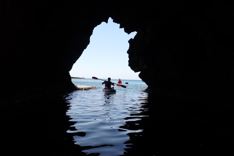 Agia Napa: kayak guidé dans les grottes marinesKayak guidé autour des grottes marines d'Agia Napa depuis Protaras