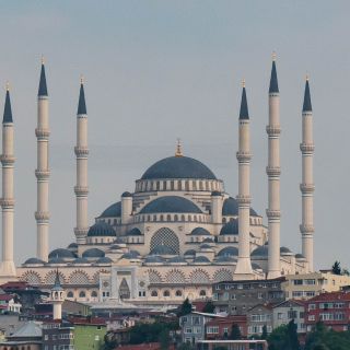 Istanbul: City Sightseeing Tour with Lunch and Transfers