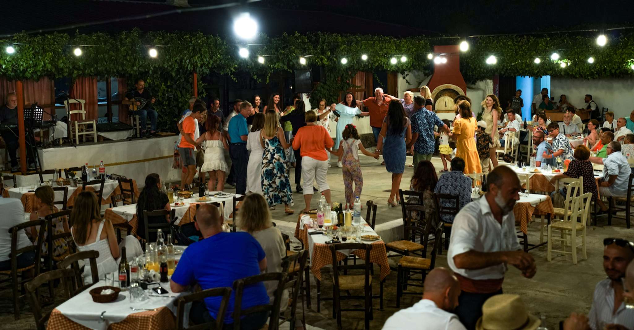 From Heraklion, Cretan Village, Dance Show, Dinner & Pickup - Housity