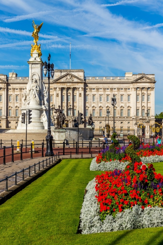 バッキンガム宮殿の外観と王室の歴史のプライベート ツアー | GetYourGuide