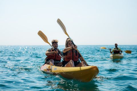 Vilanova i la Geltrú: tour guidato in kayak di 3 ore della costa di Sitges