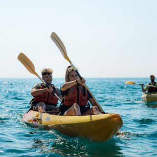 Vilanova i la Geltrú: Guided Sitges Coast 3-Hour Kayak Tour