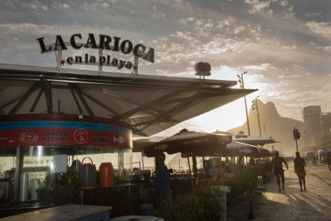 Rio de Janeiro: kolacja na nabrzeżu i muzyka na żywoŚroda: kiosk Coisa de Carioca