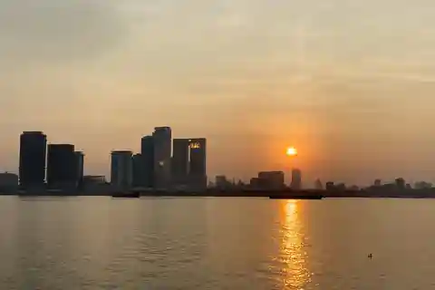 Phnom Penh: Cruzeiro ao pôr do sol no rio Mekong com bebida de fluxo livre