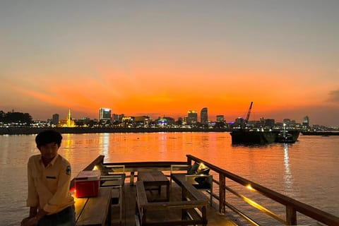 Phnom Penh: Mekong River Sunset Cruise