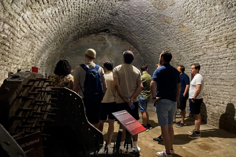 Belgrado: visita a la fortaleza subterránea y mazmorras con RakijaTour privado