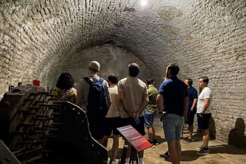Belgrade: Fortress Underground & Dungeons Tour with Drink